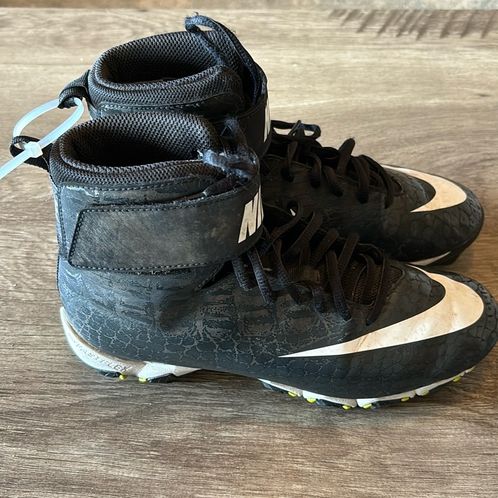 Nike FastFlex football cleats size 6Y